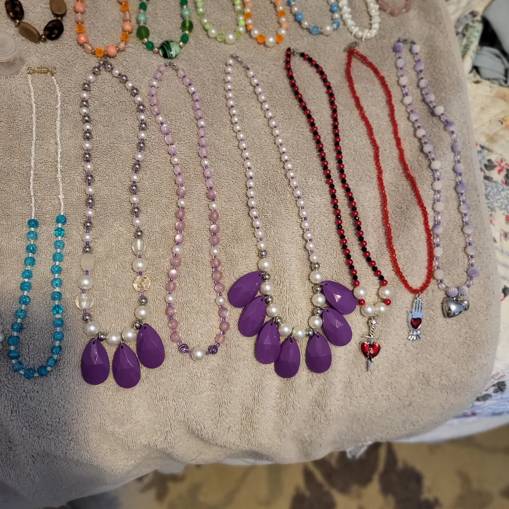 36 Ct Mixed Beaded Necklace Lot - Assorted Colors - Picture 3 of 8